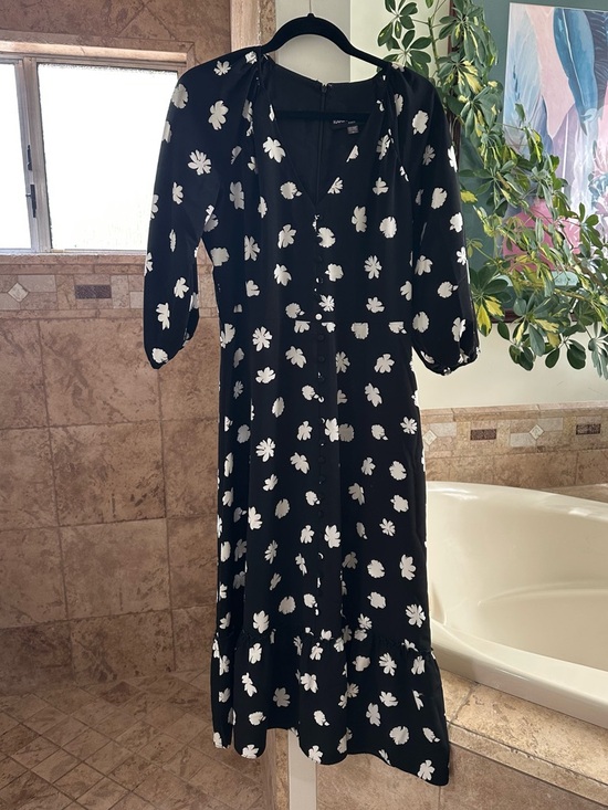 Karl Lagerfeld Dresses & Skirts - Karl Lagerfeld Paris Flowy Black & White Floral Print Dress